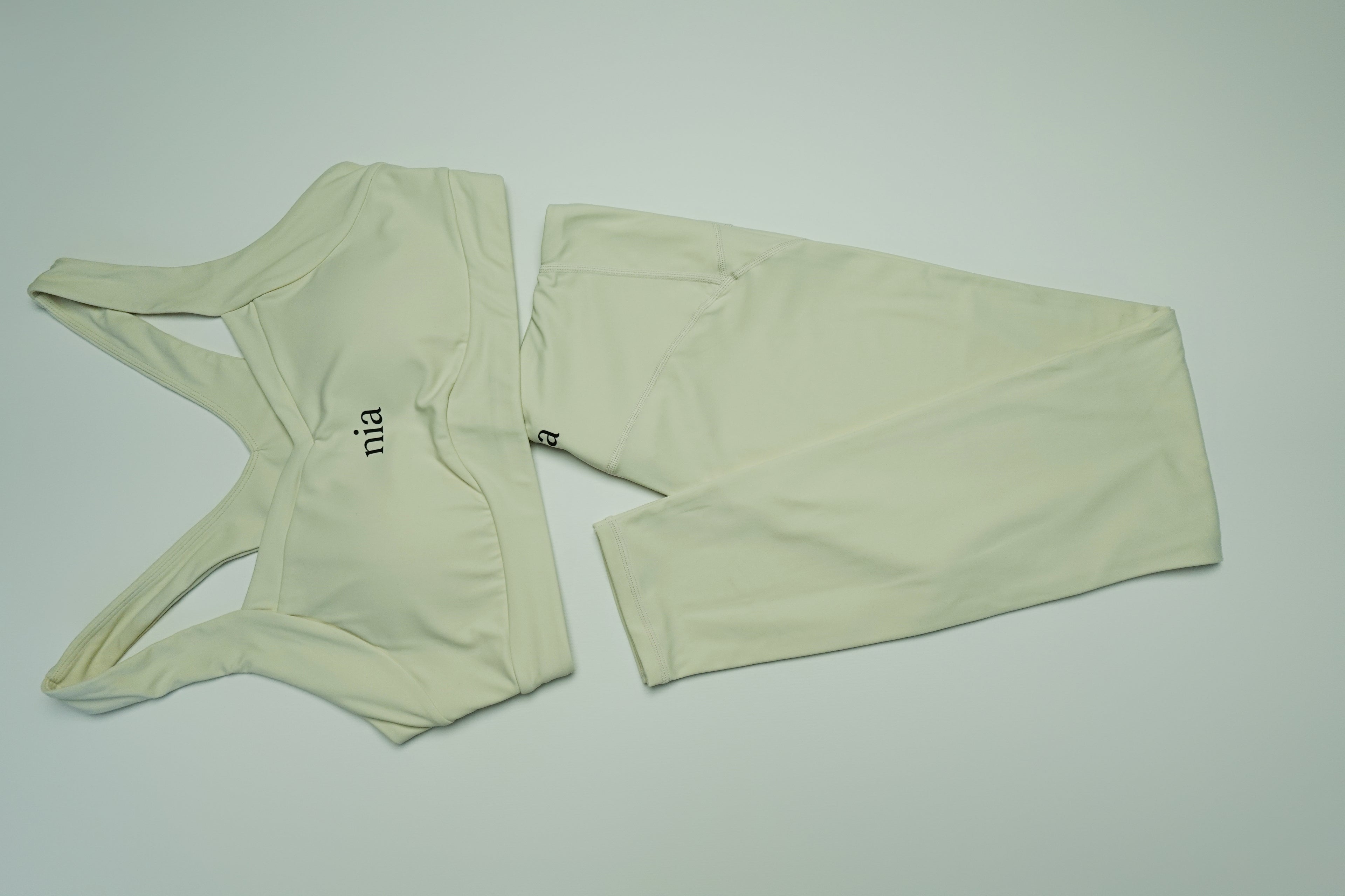 nia Essence 2-Piece Set